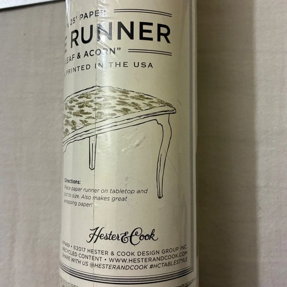 Hester & Cook Oak‎ Leaf & Acorn Paper Table Runner 20in x 25ft Paper Green KP469